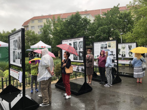 V parku je i informativní výstava.