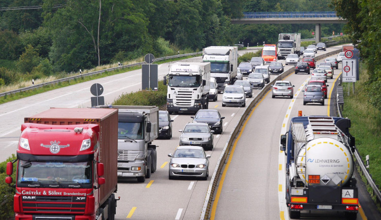 Macinka chce vyřešit šikanu řidičů v Praze. Do voleb vyráží s novou stranou Motoristé sobě