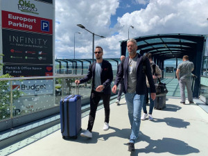 Medailisté jsou doma! Letadlo českých hokejistů přistálo v Praze