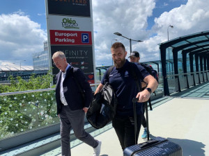 Medailisté jsou doma! Letadlo českých hokejistů přistálo v Praze