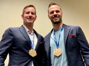 Medailisté jsou doma! Letadlo českých hokejistů přistálo v Praze