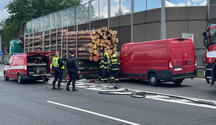 Nehoda zablokovala příjezd do Prahy.