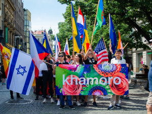 FOTOGALERIE: Centrem Prahy prošel průvod stovek Romů. Podívejte se