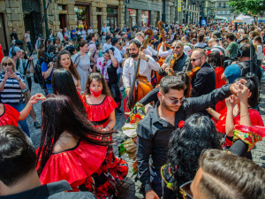FOTOGALERIE: Centrem Prahy prošel průvod stovek Romů. Podívejte se