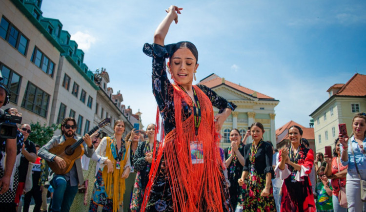 FOTOGALERIE: Centrem Prahy prošel průvod stovek Romů. Podívejte se