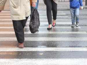 Šestka chce hlídat nebezpečné přechody u škol. Hledá dobrovolníky