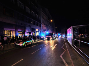 Noční požár bytu na Karlově náměstí v Praze měl tragické následky. Jeden člověk při něm zemřel