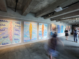 Výstava současného umění inspirovaná pražskými Primátorkami je k vidění na smíchovské náplavce