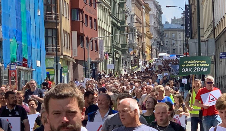 VIDEO: Tisíce zemědělců demonstrovaly v Praze za rovné podmínky v podnikání