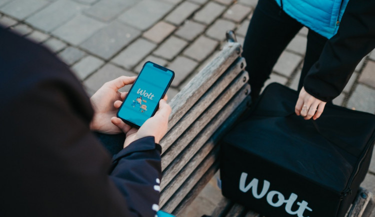 Wolt v Praze spouští program Wolt+. Zákazníci ušetří minimálně 29 korun za každou objednávku