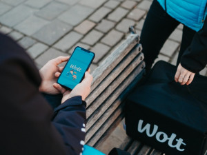 Wolt v Praze spouští program Wolt+. Zákazníci ušetří minimálně 29 korun za každou objednávku