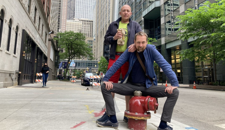 Herci Robert Jašków a Tomáš Pavelka během hostování Švandova divadla v Chicagu