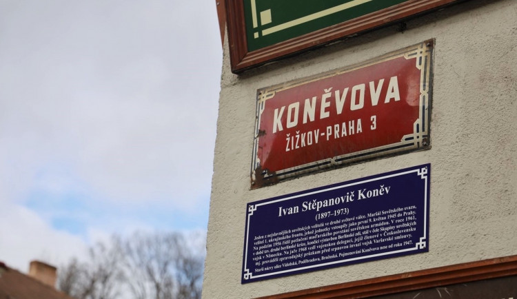 Přejmenuje se Koněvova ulice v Praze? Většině místních je to jedno
