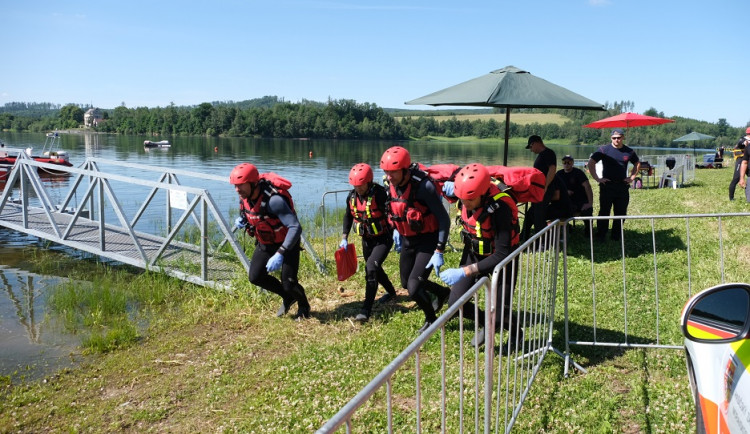 Pražští hasiči obhájili zlato ve vodním záchranářství