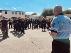 Pražští policisté změřili své síly ve střelbě. Důležitá byla rychlost, ale také přesnost