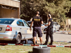 Pražští policisté změřili své síly ve střelbě. Důležitá byla rychlost, ale také přesnost