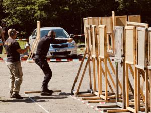 Pražští policisté změřili své síly ve střelbě. Důležitá byla rychlost, ale také přesnost