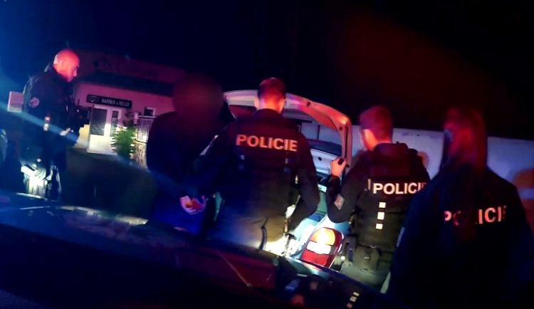 Muže zadrželi na Příbramsku.