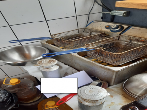 Plíseň a špína. Pražští hygienici rozdali v květnu pokuty za téměř devadesát tisíc