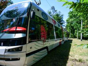 Eurotramvaj už křižuje Prahu. Upozorňuje na to, že Česká republika bude předsedat Evropské unii