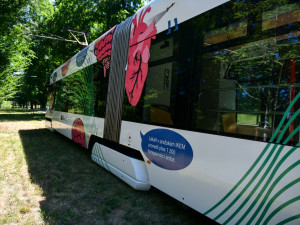 Eurotramvaj už křižuje Prahu. Upozorňuje na to, že Česká republika bude předsedat Evropské unii