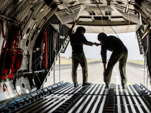 VIDEO: Kbelští piloti cvičili evakuaci z nepřátelského území nebo výsadky vojáků