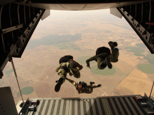 VIDEO: Kbelští piloti cvičili evakuaci z nepřátelského území nebo výsadky vojáků