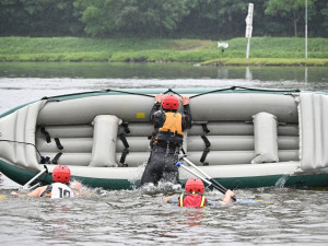 Pražští hasiči zvítězili v republikovém klání na raftech. Ovládli obě kategorie