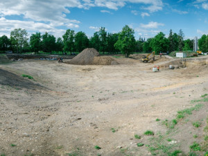 Rybník na Letné má být hotový na podzim. Koupání jen na vlastní nebezpečí
