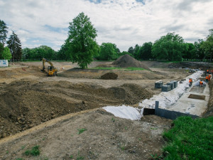 Rybník na Letné má být hotový na podzim. Koupání jen na vlastní nebezpečí
