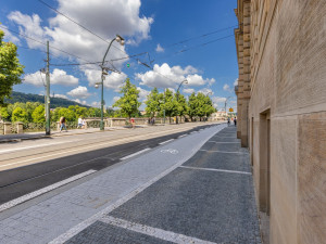 Smetanovo nábřeží v novém je zkolaudováno. Má nové stromy i cyklopás