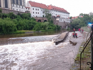 Fotografie z pátrací akce na Vltavě v Českém Krumlově. Foto: Policie ČR