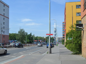 VIZUALIZACE: Nechvalně známá Olšanská se má změnit k nepoznání. Více stromů i rybník