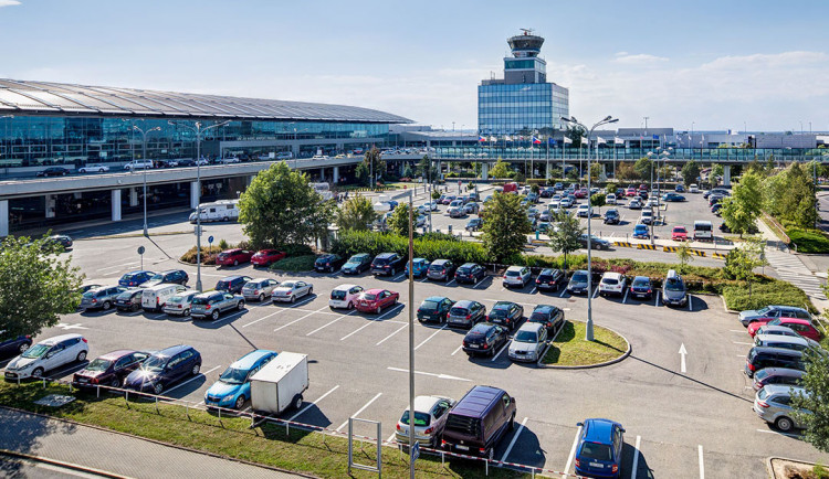 Lidé mají využít parkoviště PB Economy.