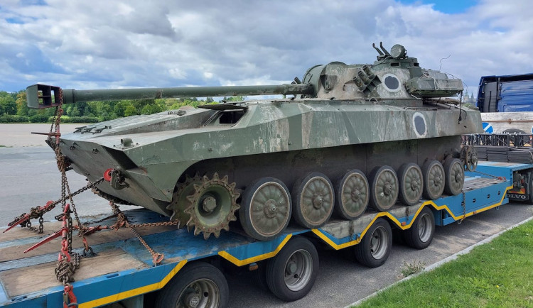 Ruská technika už je na místě.