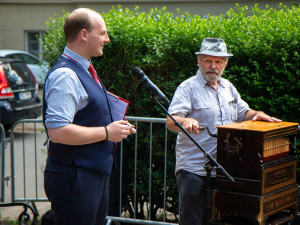 VIDEO: Nejstarší dochovaný kolotoč v Evropě se znovu točí. Na Letné se svezou děti i dospělí