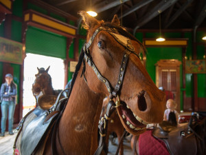 VIDEO: Nejstarší dochovaný kolotoč v Evropě se znovu točí. Na Letné se svezou děti i dospělí