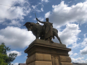 Sochy Mužů s býky u Pražské tržnice jsou opraveny. Bylo to za pět minut dvanáct, říká restaurátor