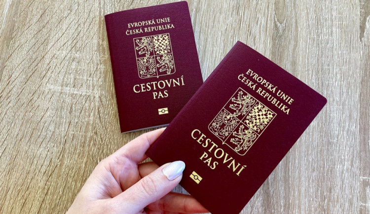 Letní dovolené se prodraží v případě, že žádáte o nový pas ve zkrácené lhůtě. Připravte si na něj šest tisíc korun