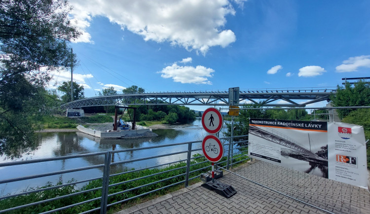 Na stavbě se zatám nepracuje.