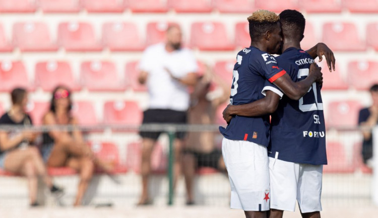 Slavie se nenechala fotbalovým trpaslíkem zaskočit, norský Viking si z Prahy odváží remízu.
