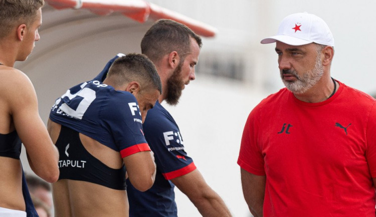 Myslel jsem si, že úroveň bude trochu větší, posteskl si po utkání s fotbalovým trpaslíkem trenér Trpišovský.