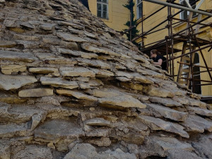 Dělníci odkryli při opravě rotundy v centru Prahy unikátní nález