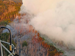 Nikdy nic většího než požár v Českém Švýcarsku jsem neviděl, říká armádní pilot z Prahy