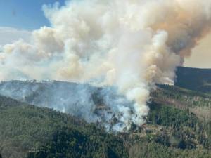 Nikdy nic většího než požár v Českém Švýcarsku jsem neviděl, říká armádní pilot z Prahy