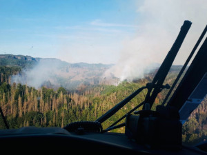Nikdy nic většího než požár v Českém Švýcarsku jsem neviděl, říká armádní pilot z Prahy