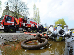 VIDEO: U požáru v Českém Švýcarsku zasahují i hasiči z Prahy