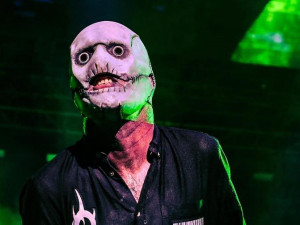 Děsivé masky míří do Prahy. V O2 areně dnes vystoupí Slipknot