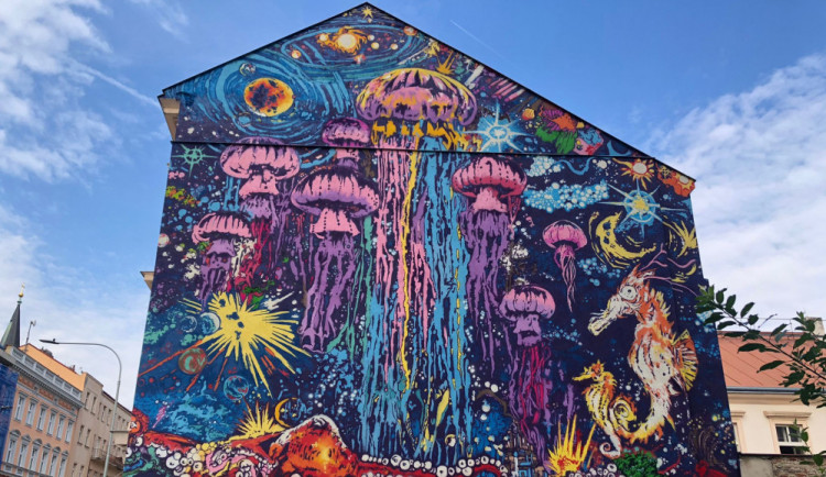 Murál v Křižíkově ulici.