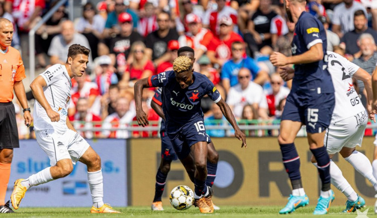 Hradec na úvod ligy zdolal Slavii a podruhé po sobě ji obral o body